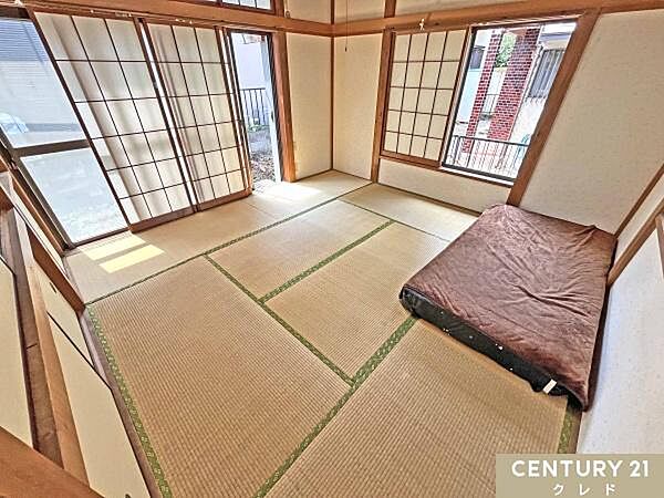 【リフォーム前写真】独立した1階和室8帖。くつろぐスペース、客間など多目的に活用できます。収納付きで日常使いもすっきり！