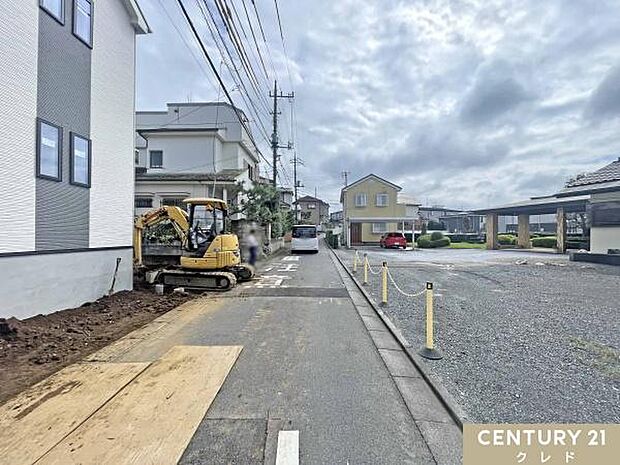 西武新宿線「南大塚」駅徒歩15分。小・中学校が徒歩圏内に揃い、お子様の通学も安心。子育て世帯にうれしい住環境が整っています。
