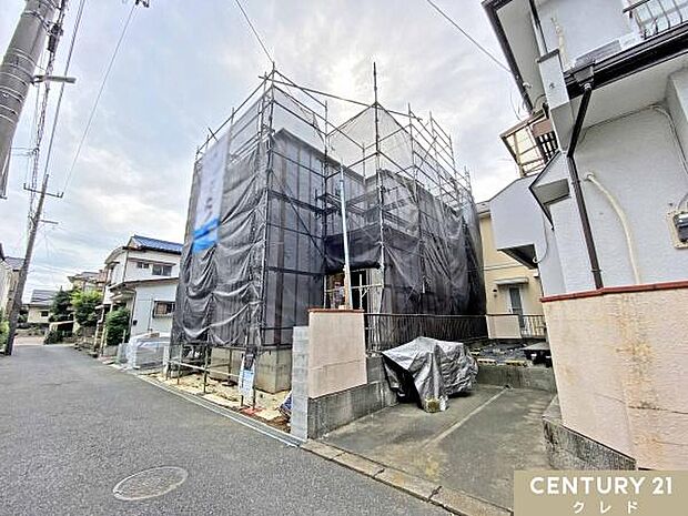 東武東上線「霞ヶ関」駅・JR川越線「的場」駅徒歩14分。2駅2路線利用可能で、通勤・通学にも便利な立地です。