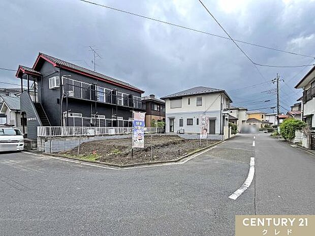 北西6.2m×南西6.2mの角地につき陽当り・通風良好です。2台駐車可能なカースペース付き。