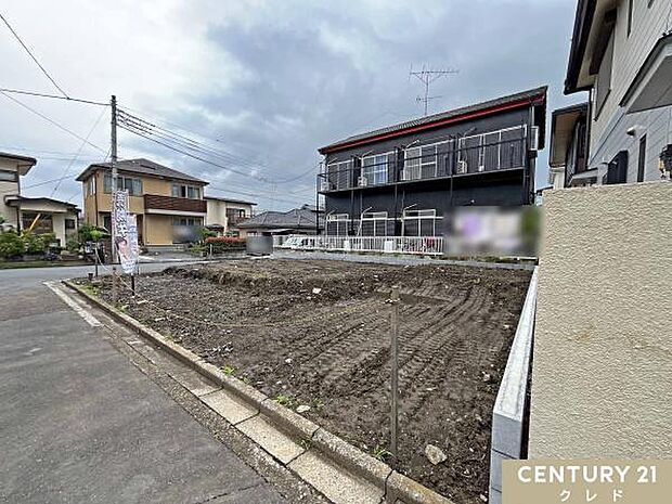 現在、更地の状態です。2026年10月中旬の完成予定に向けていよいよ建築がスタートします!