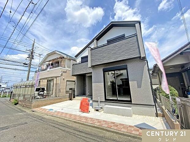 「大塚小学校」まで徒歩11分。お子様も通いやすい安心の距離感です。朝ゆったりと余裕を持った時間を確保できるのも嬉しいですね。