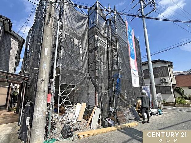 ビルトインガレージ1台。雨の日でも濡れずに車の乗り降りができ、アウトドア用品やバイク、自転車の収納にも便利。