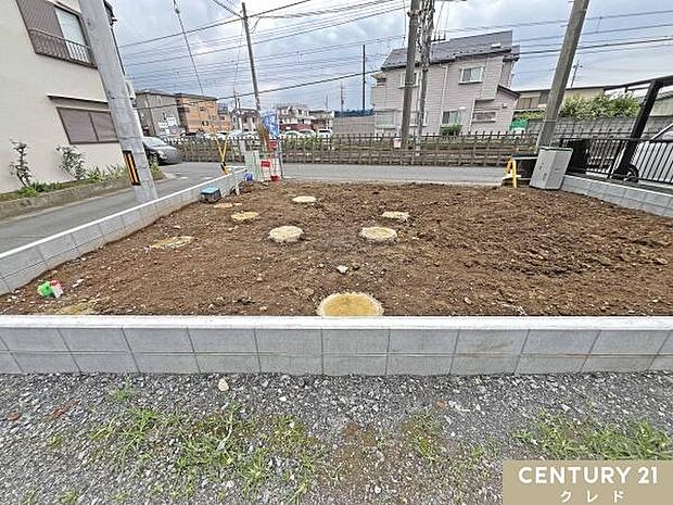 東武越生線「武州長瀬」駅徒歩4分。南4.2m×東4mの角地につき陽当り・通風良好です。駐車場1台。