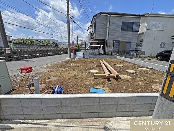 ビルトインガレージ1台。雨の日でも濡れずに車の乗り降りができ、アウトドア用品やバイク、自転車の収納にも便利。