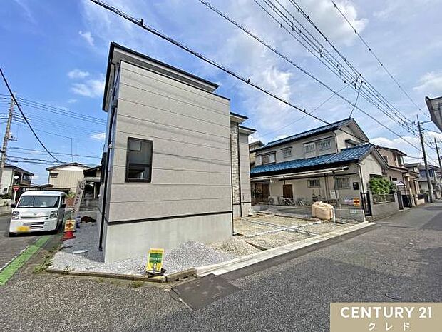 東武東上線「霞ヶ関」駅から徒歩17分。お子様の通学や毎日のお買い物もしやすい住環境です。