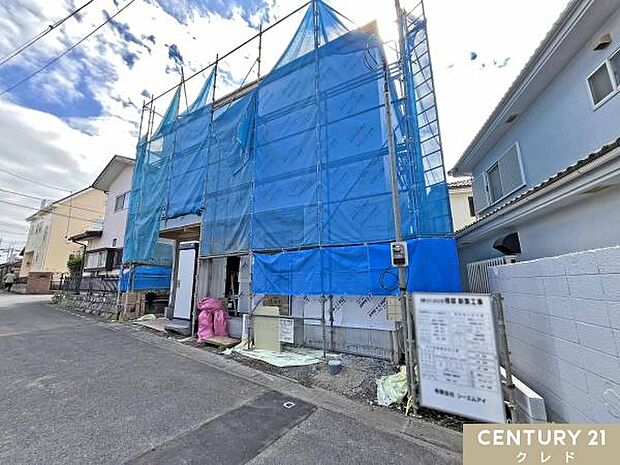 スーパーやコンビニなど、毎日のお買い物に欠かせない商業施設が身近に充実。子育て世帯からシニアまで快適にお過ごしいただけます。