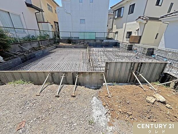 只今、基礎工事中です。耐震性にも配慮した構造。しっかりとした基礎が、長く安心して暮らせる住まいを支えます。