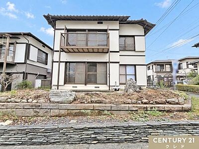 外観：室内外リフォーム済み！売主による2年保証+シロアリ保障付きの4LDKです。外観は外壁・基礎の塗り直しを行い、きれいな外観になりました。