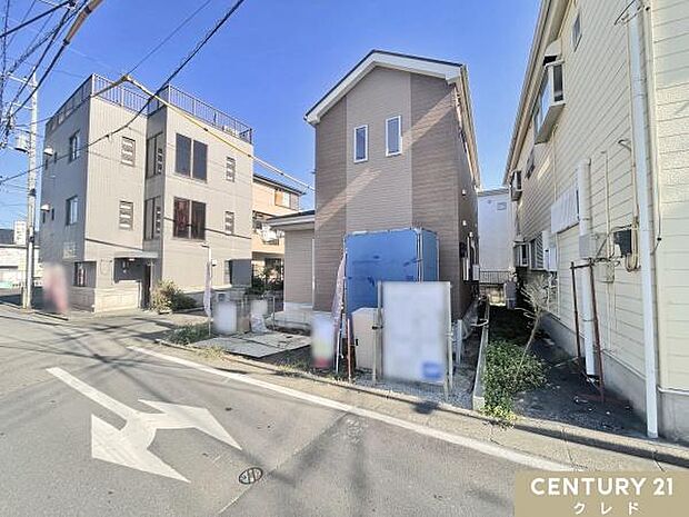 お住まいの耐久性・デザイン性を左右する外壁材が取り付けられました。風雨や紫外線に強く、長期間にわたり建物を保護します。