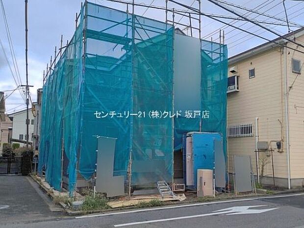 東武東上線「川越」駅徒歩19分。ご夫婦でお車をお持ちのご家庭にも嬉しい駐車2台可能。
