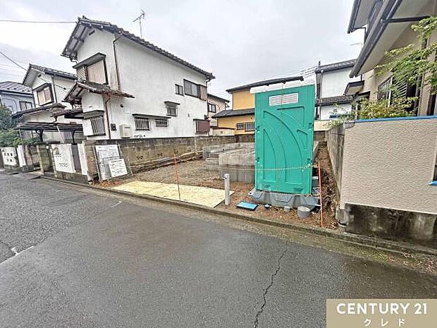 只今、基礎工事中です。耐震性にも配慮した構造。しっかりとした基礎が、長く安心して暮らせる住まいを支えます。