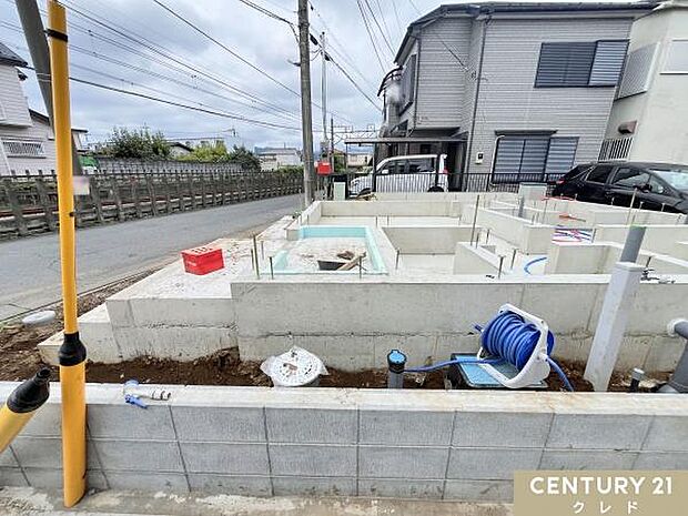 敷地40坪!並列2台駐車×お庭付きのゆとりある住まい。お車を複数台お持ちのご家庭や、ガーデニングを楽しみたい方にもおすすめです。
