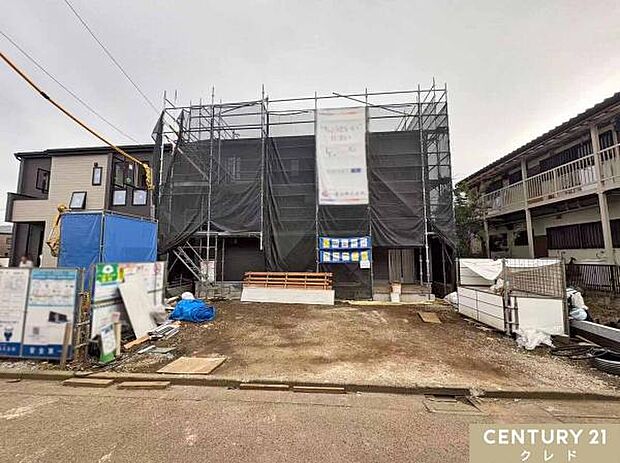 ファミリー世帯に嬉しい、ゆとりの5LDK。家族それぞれの個室を確保しやすく、快適に暮らせます。洗面室には室内物干しを備え、雨の日のお洗濯にも便利です。
