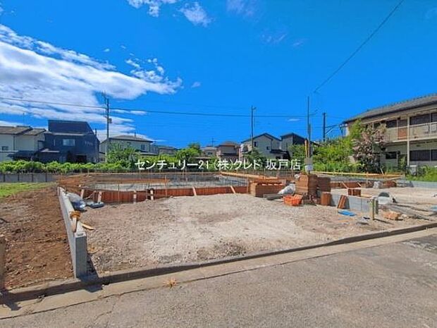長期優良住宅認定の3LDK。並列2台駐車可能(車種による)で、通勤やお子様の送り迎えなど、ご夫婦それぞれがお車を利用するご家庭にも嬉しい住まいです。