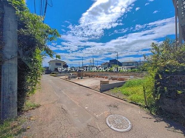 JR川越線「笠幡」駅徒歩7分。商業施設や教育機関も徒歩圏内に充実した子育て家族にもオススメの住環境です。