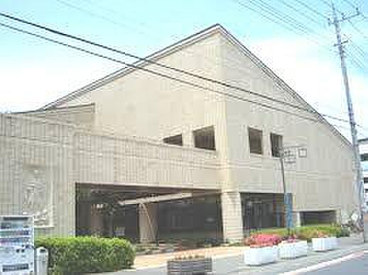 坂戸市中央図書館まで1460m