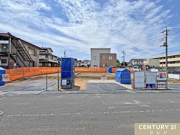 43坪超のゆとりある敷地!カースペースは2台分を確保しており、ご家族で複数台のお車を所有している方にもおすすめです。