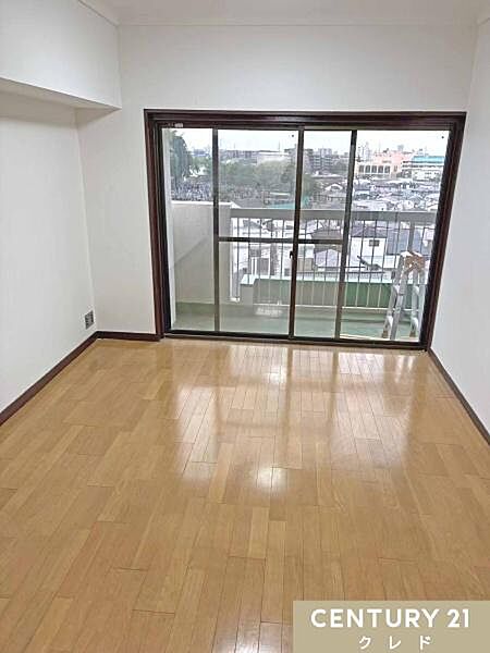 【DK9帖】南西向き×2面採光で陽当り良好！眺望と落ち着きを兼ね備えた憩いの場。クロス貼替済みで快適にお過ごしいただけます。