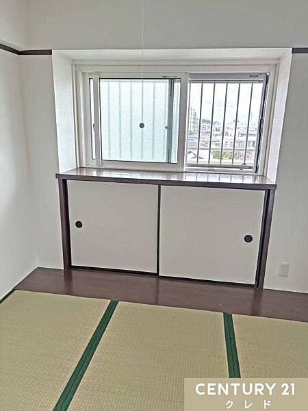 【和室5帖】畳新規交換済みで快適！畳は湿度を調整する効果があるので空気も清浄化され、一年中快適に過ごしやすいのも魅力！