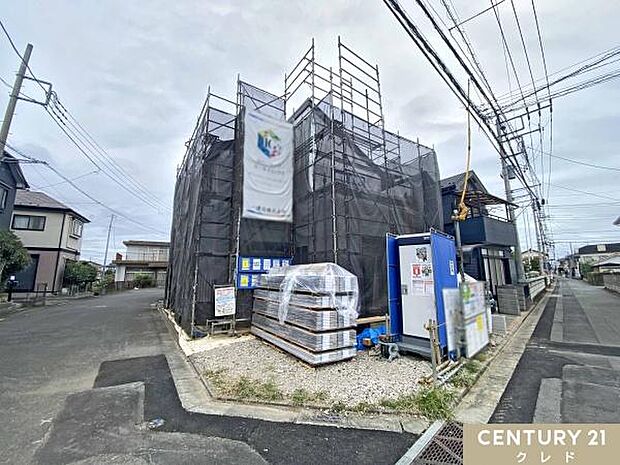 敷地内に2台駐車可能なカースペース付き。通勤やお子様の送り迎えなど、ご夫婦でお車をお持ちの方も安心です。
