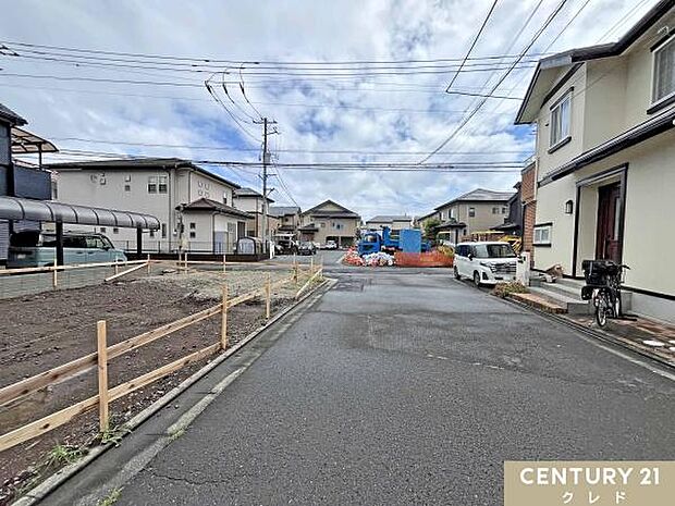 東武東上線「鶴ヶ島」駅徒歩13分。小・中学校や商業施設が徒歩圏内に揃い、子育て世帯にも嬉しい暮らしやすい住環境です。