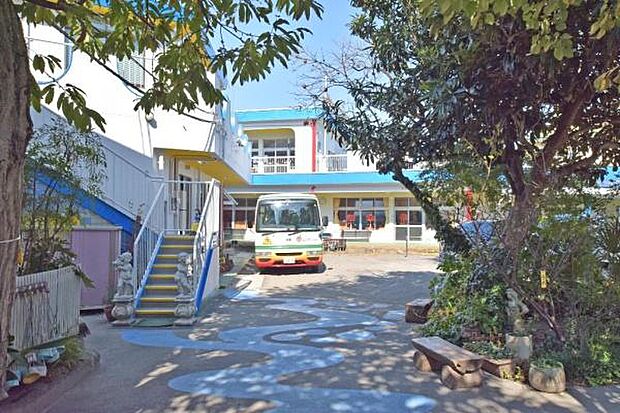 ルンビニ幼稚園まで668m