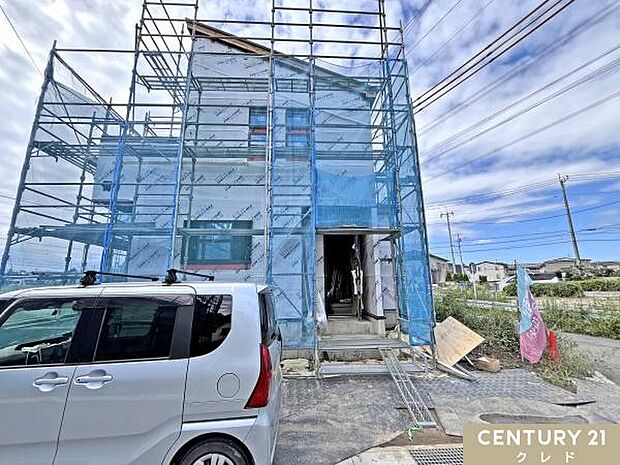 2台駐車可能なカースペース付き。車の出し入れがしやすく、ご家族で複数台所有の方や来客時にも安心してご利用いただけます。