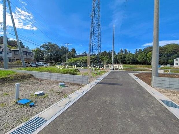 藤小・中学校まで徒歩17分。お子様も無理なく通える安心の距離感で、子育て世帯にうれしいロケーション。朝ゆったりと余裕を持った時間を確保できるのも嬉しいですね。