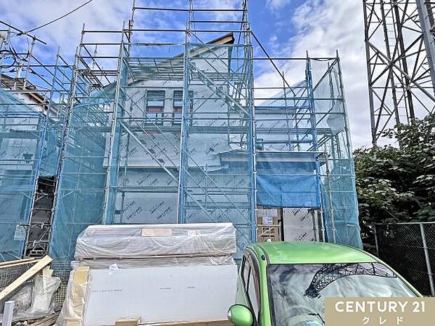 敷地40坪以上のゆとりある全11区画。商業施設が身近に揃い、毎日のお買い物にも便利な住環境。新生活を始める子育てファミリーにもおすすめの立地です。