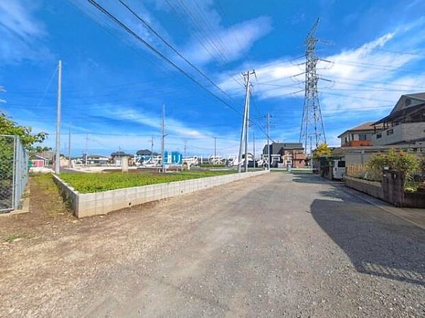 藤小・中学校まで徒歩17分。お子様も無理なく通える安心の距離感で、子育て世帯にうれしいロケーション。朝ゆったりと余裕を持った時間を確保できるのも嬉しいですね。