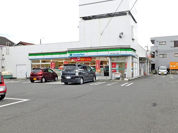 ファミリーマート 坂戸千代田一丁目店まで488m