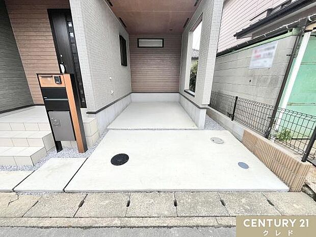 車を風雨・紫外線からしっかりガード!夏の車内高温化や冬の霜取りを軽減。雨でも濡れにくく、子どもの乗降や荷物の出し入れがスムーズに行えます。