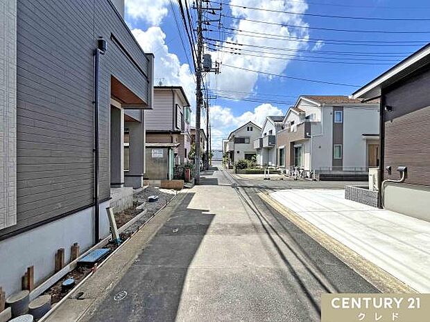 「千代田小学校」まで徒歩8分。お子様も通いやすい安心の距離感です。朝ゆったりと余裕を持った時間を確保できるのも嬉しいですね。