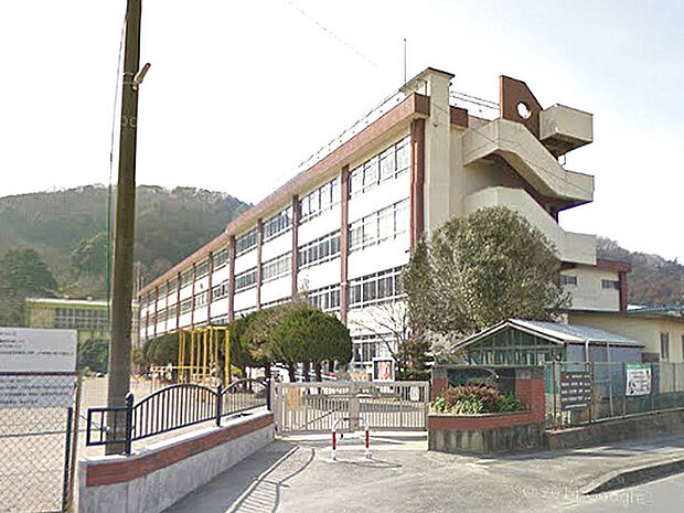 越生町立越生小学校まで2400m