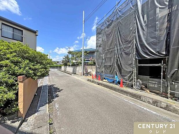 桜・小中学校まで徒歩3分でお子様の通学も安心!子育て家族にもオススメの住環境です。