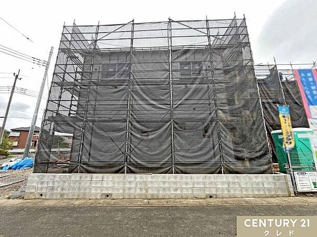東武越生線「武州唐沢」駅徒歩7分。駅まで無理なく歩ける距離で、通勤・通学にも便利な立地です。