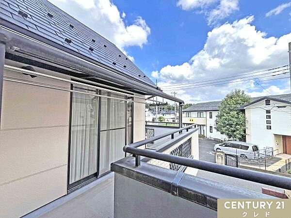 東側・西側の2か所にバルコニーを設置。朝は爽やかな朝日、夕方はやわらかな西日が差し込み、一日を通して明るく快適に過ごせます