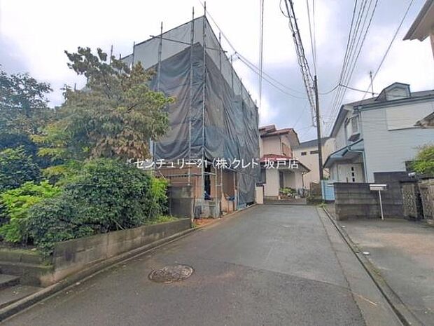 スーパーやコンビニなど、毎日のお買い物に欠かせない商業施設が身近に充実。子育て世帯からシニアまで快適にお過ごしいただけます。