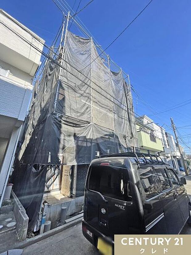 お住まいの耐久性・デザイン性を左右する外壁材が取り付けられました。風雨や紫外線に強く、長期間にわたり建物を保護します。