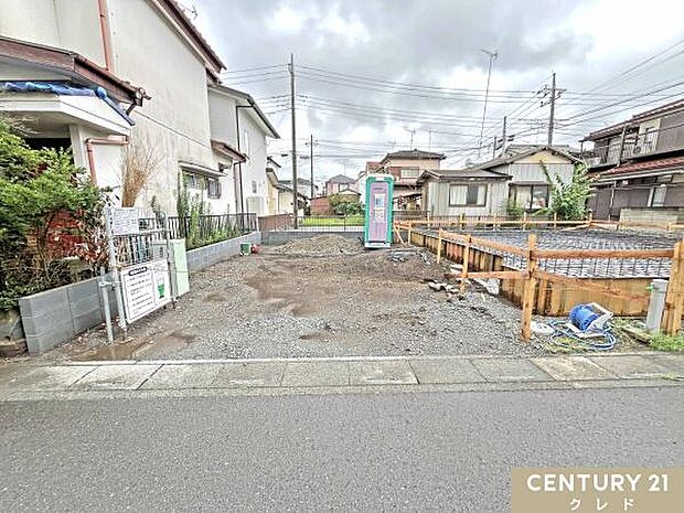 並列2台駐車可能！買い物用と通勤用に2台車をお持ちの方も安心ですね！急な来客時にも役立ちます。