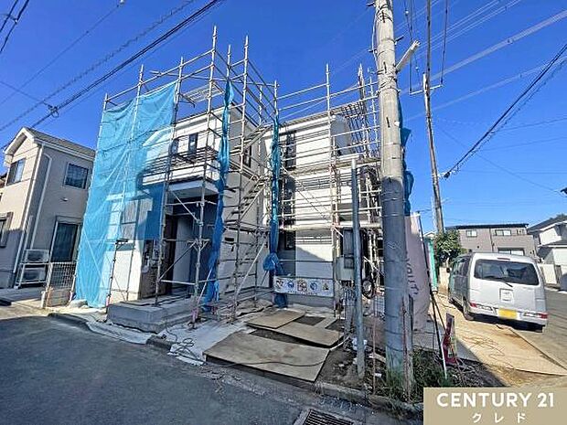 子育て家族に嬉しい4LDK。15帖のLDKには対面式キッチンを採用し、料理をしながら家族との会話を楽しめる、嬉しい間取りです。