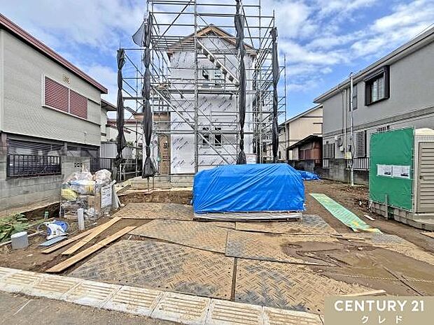 上棟しました!建物の骨組みが組み上がり、住まいの形が少しずつ見えてきました。完成に向けて、これからさらに工事が進んでいきます。