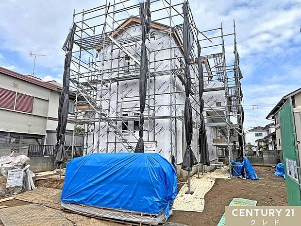 坂戸小学校まで徒歩9分でお子様の通学も安心。商業施設や保育園・幼稚園などの教育機関も徒歩圏内に充実した、子育て家族にオススメの住環境。