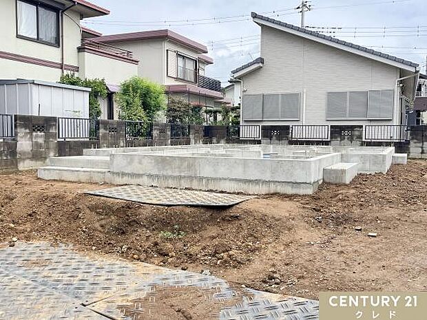 東武東上線「坂戸」駅徒歩15分。敷地60坪超×前面道路5mのゆとりある住まい。カースペース3台。
