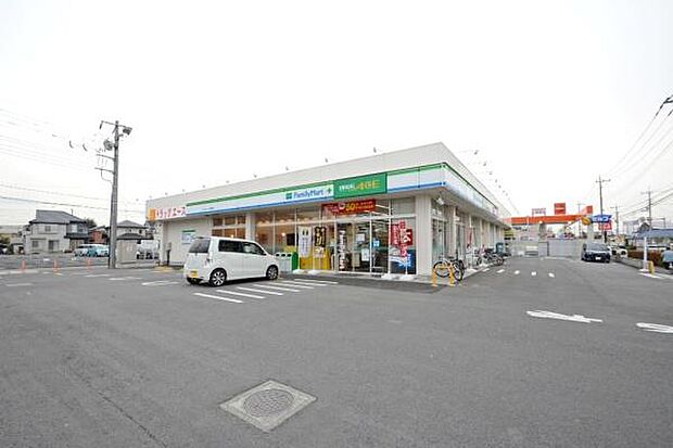 ファミリーマートドラッグエース川越的場店まで929m