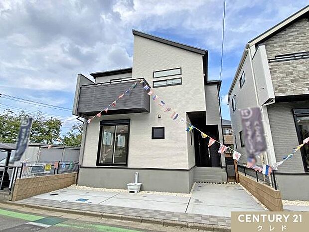 スーパー・コンビニ・ドラッグストアなど、毎日のお買い物に欠かせない商業施設が徒歩圏内に充実。シニア世帯からファミリー層まで幅広い世帯にオススメです。