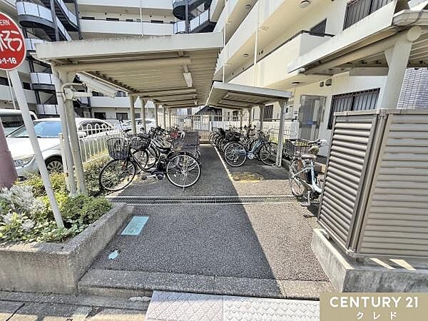 【駐輪場】通勤・通学などで自転車をお使いのご家族も安心してご利用いただけます。（空き状況は要確認）