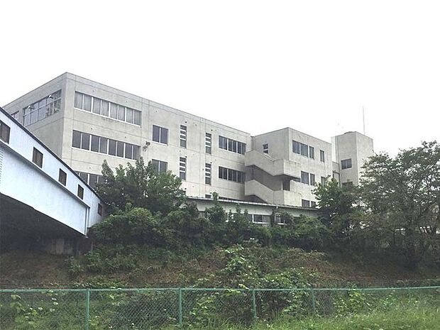 鳩山町立鳩山中学校まで2549m