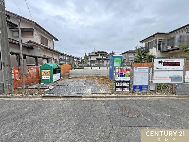 全室南東向きで陽当り良好な4LDK。WICや土間収納、パントリー、吹抜などこだわりの住まいです。